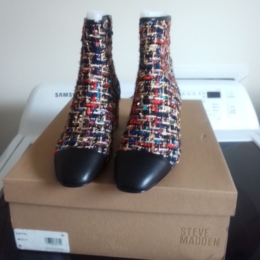 NWT NIB Steve Madden Eiffel Tower boot